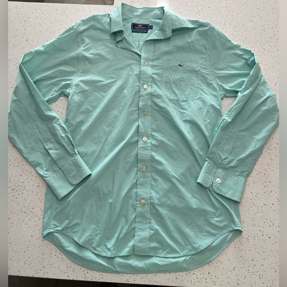 Vineyard Vines Men’s Classic Fit Tucker Shirt in green